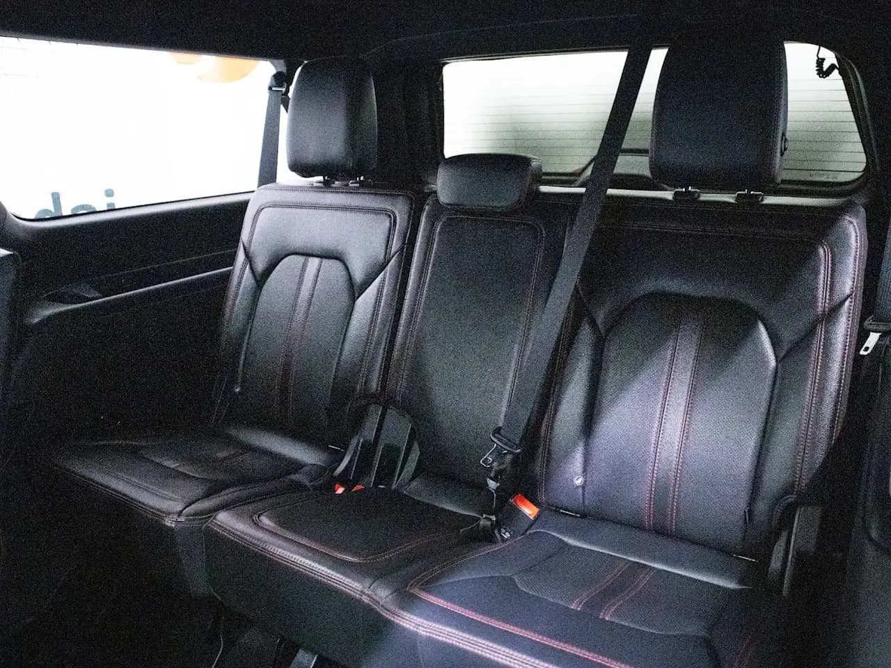 Ford Expedition - Image 13