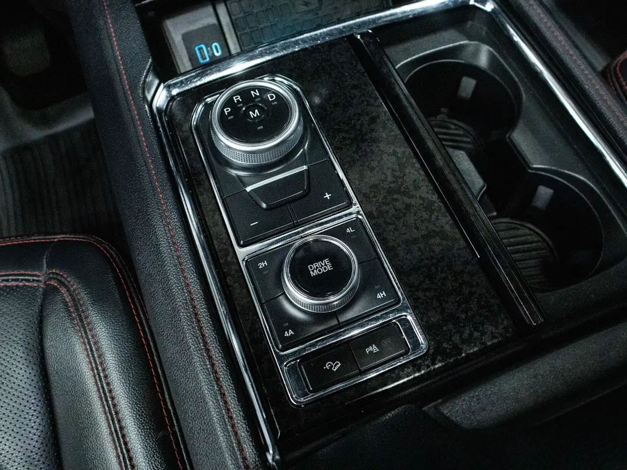 Ford Expedition - Image 24