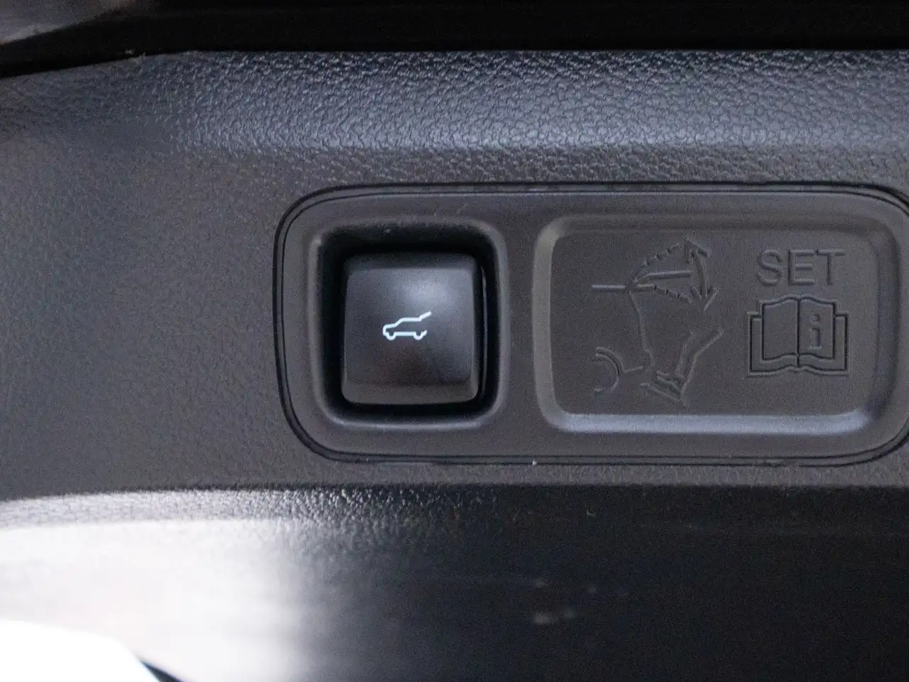 Ford Expedition - Image 10