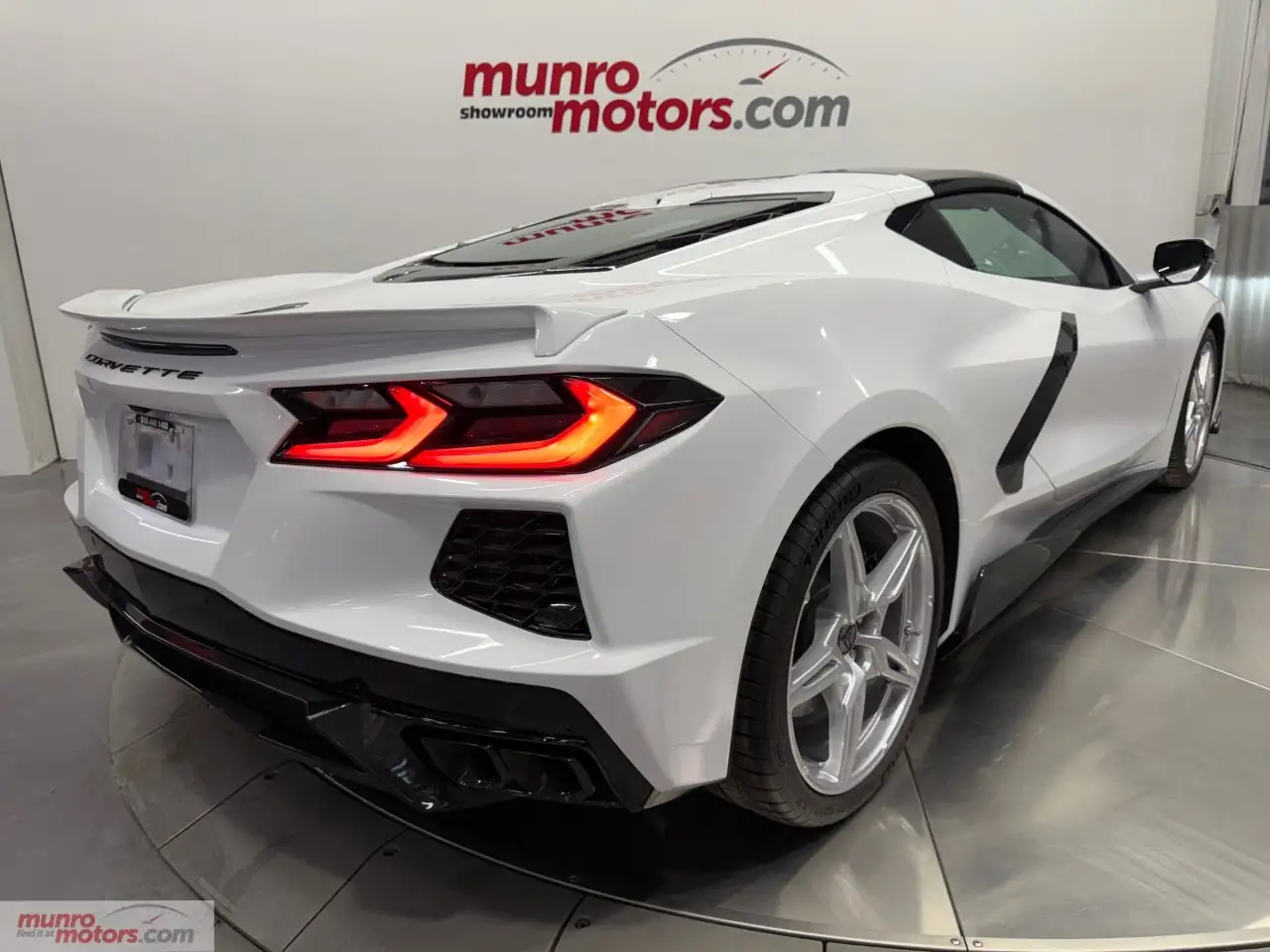 Chevrolet Corvette - Image 12