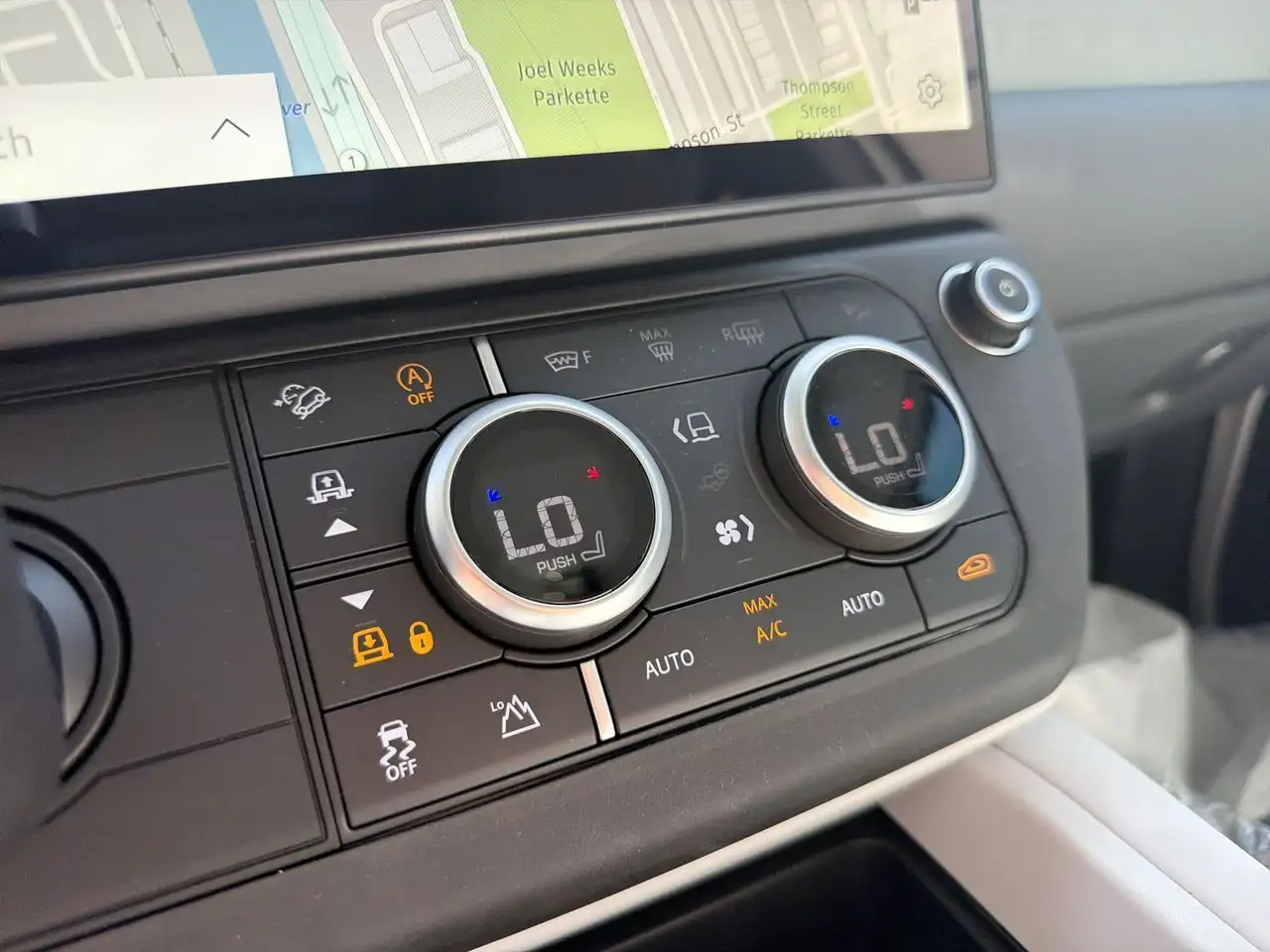 Land Rover Defender - Image 19