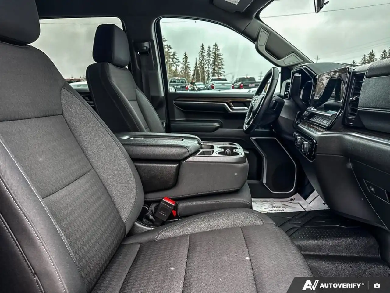 Chevrolet Silverado 1500 - Image 25