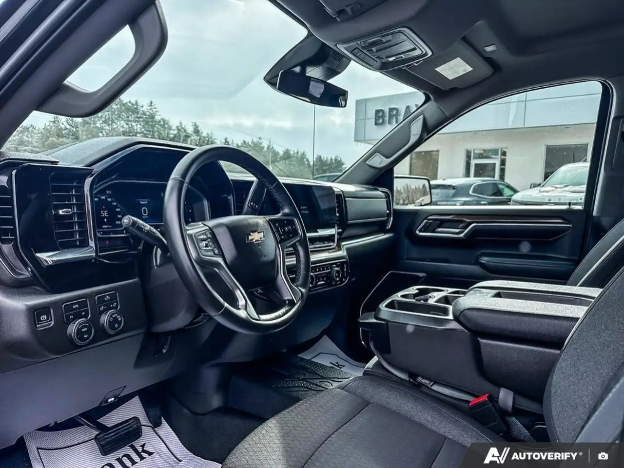 Chevrolet Silverado 1500 - Image 16