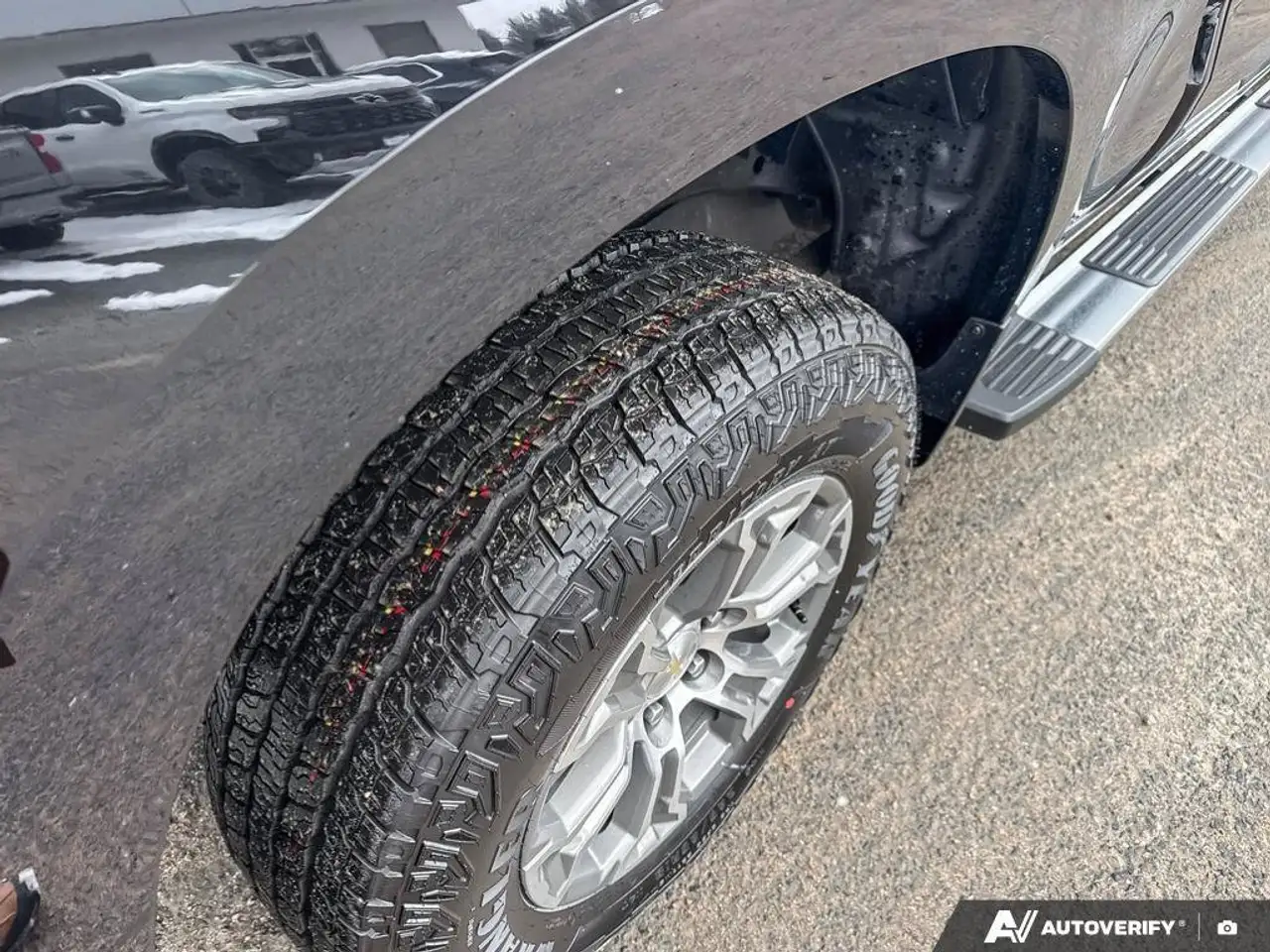 Chevrolet Silverado 1500 - Image 10