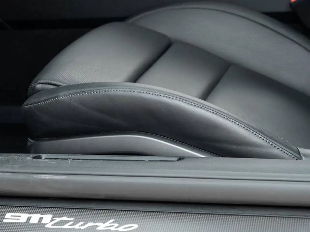 Porsche 911 - Image 33