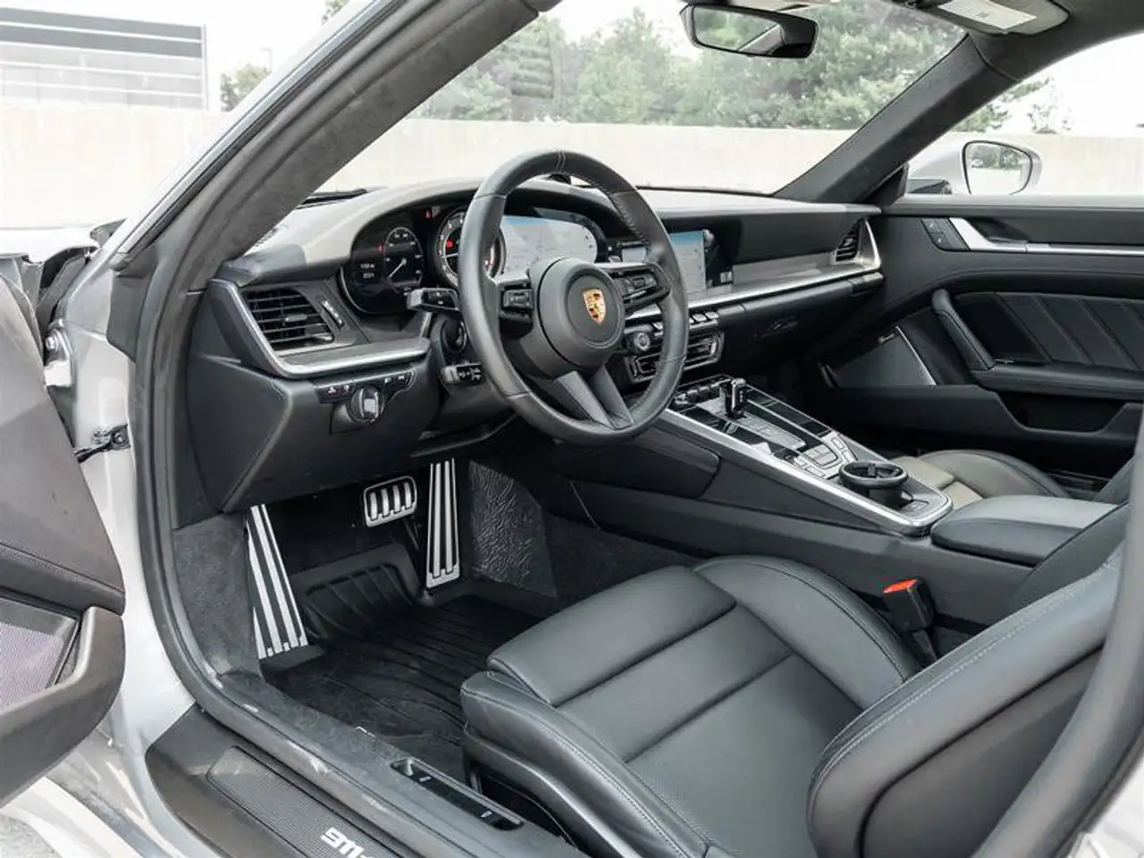Porsche 911 - Image 21