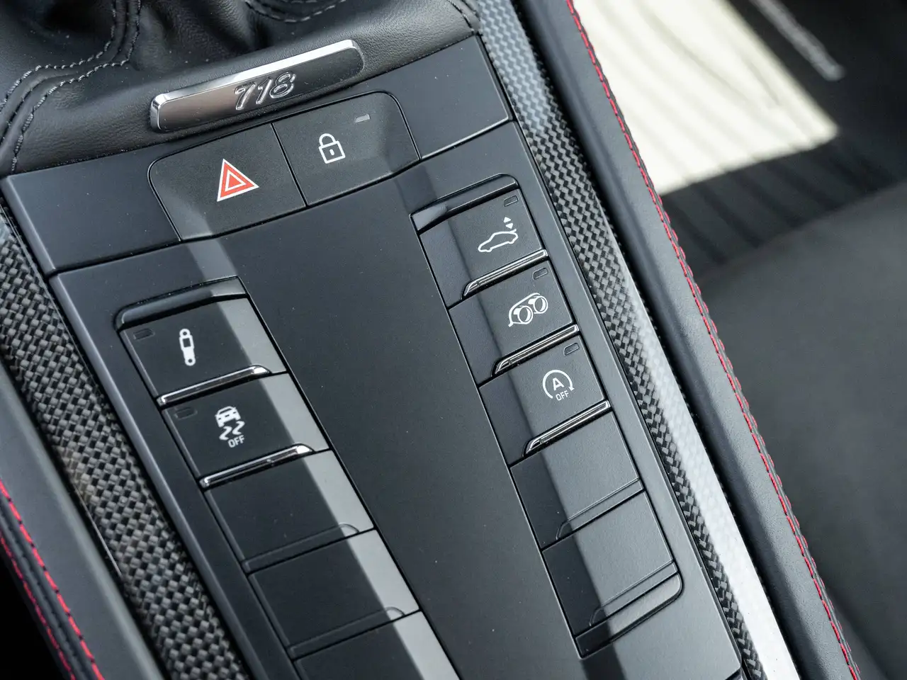 Porsche 718 Cayman - Image 31