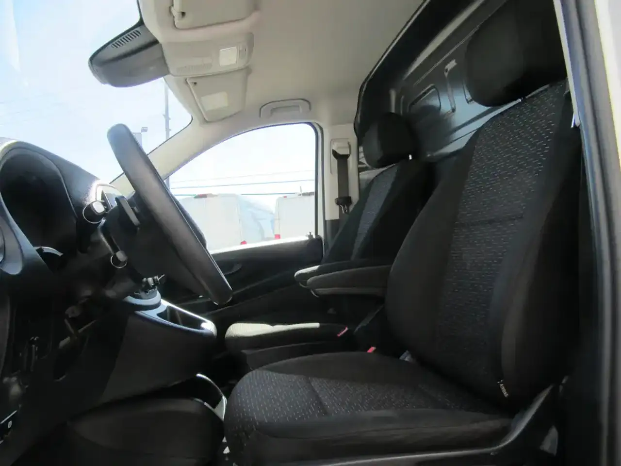 Mercedes-Benz Metris Cargo Van - Image 11