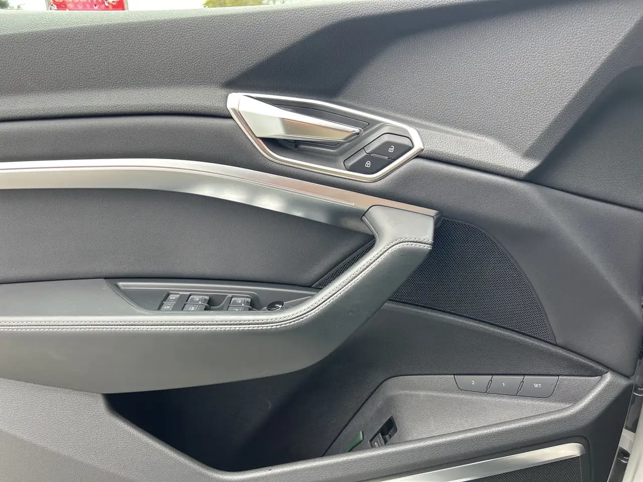Audi Q8 e-tron - Image 10
