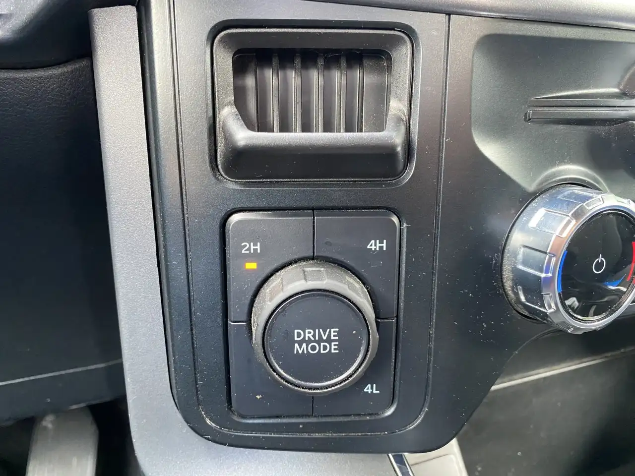 Ford F-150 - Image 25