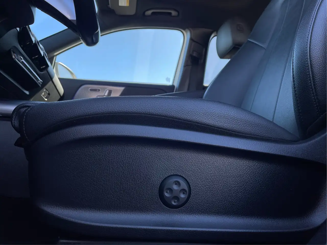 Mercedes-Benz GLA - Image 28