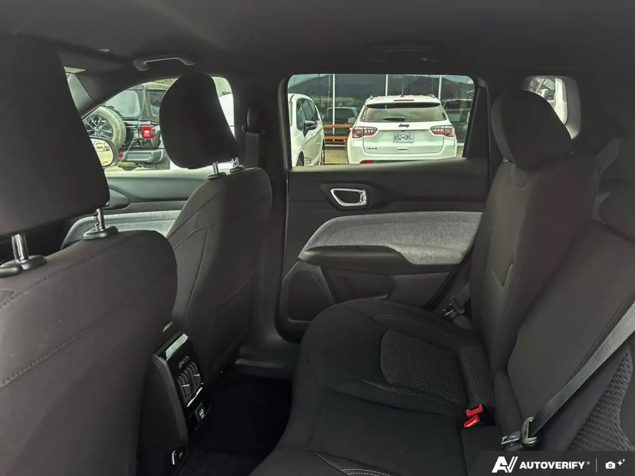 Jeep Compass - Image 23