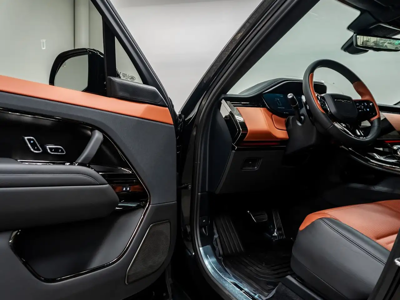 Land Rover Range Rover Sport - Image 4