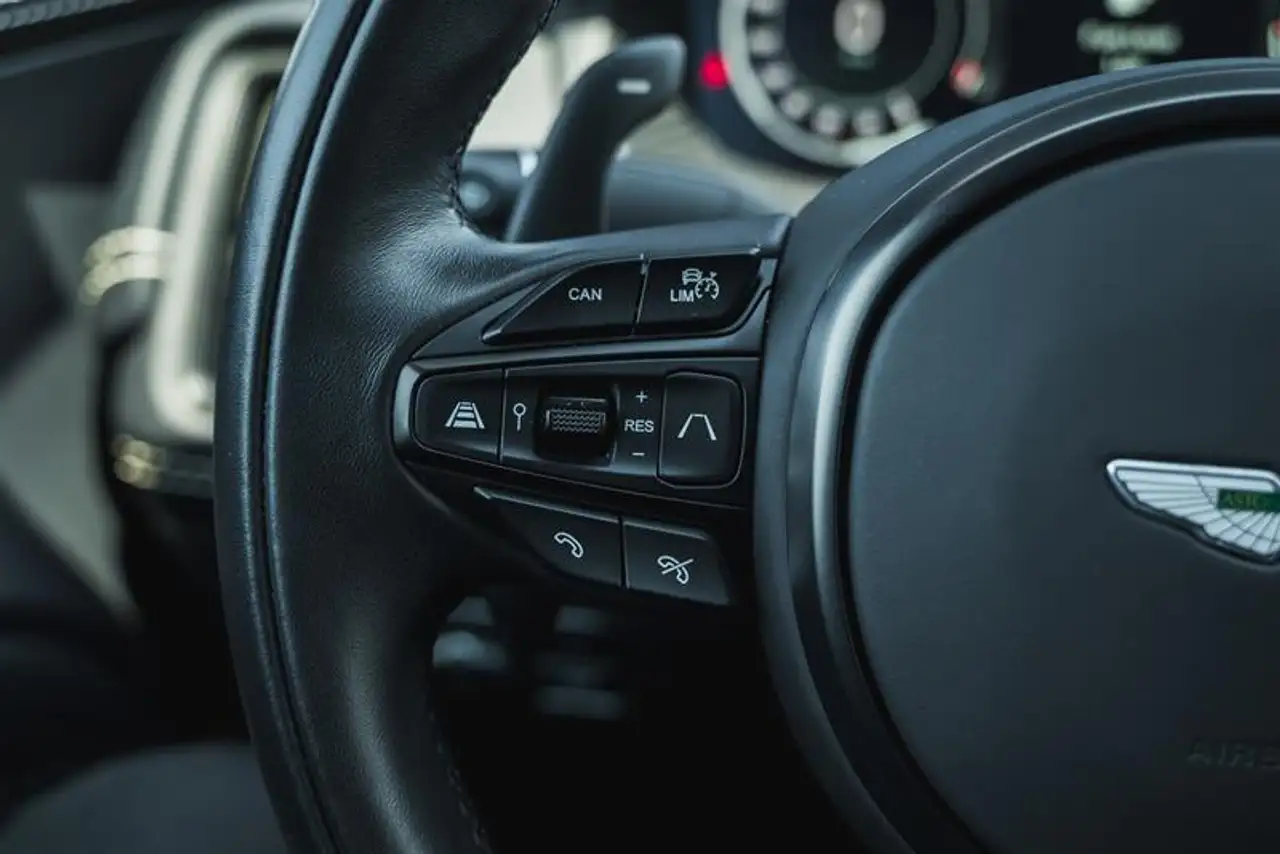 Aston Martin DBX - Image 16
