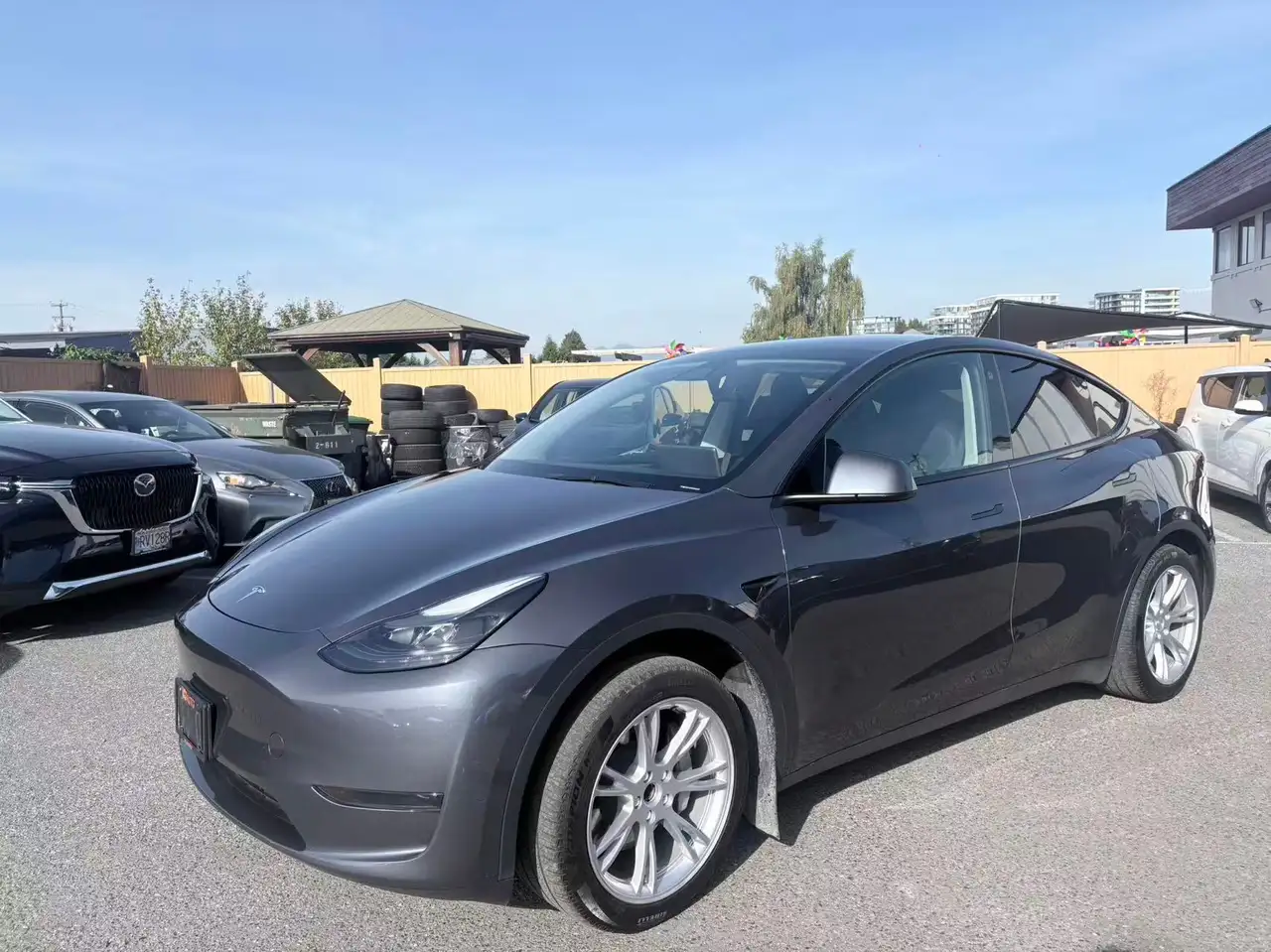Tesla Model Y - Image 2