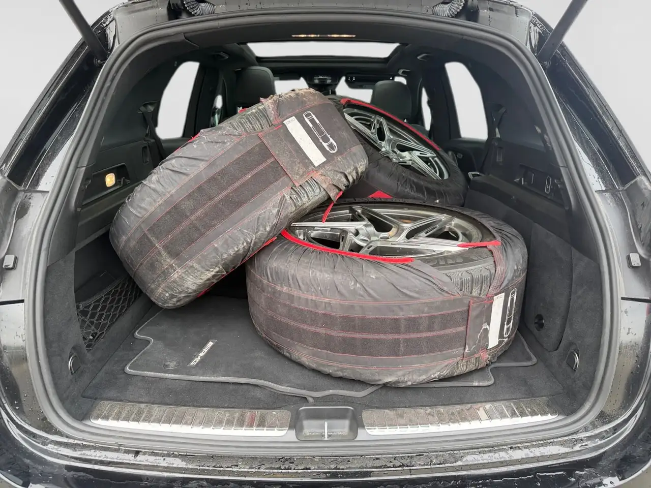 Mercedes-Benz GLE - Image 23