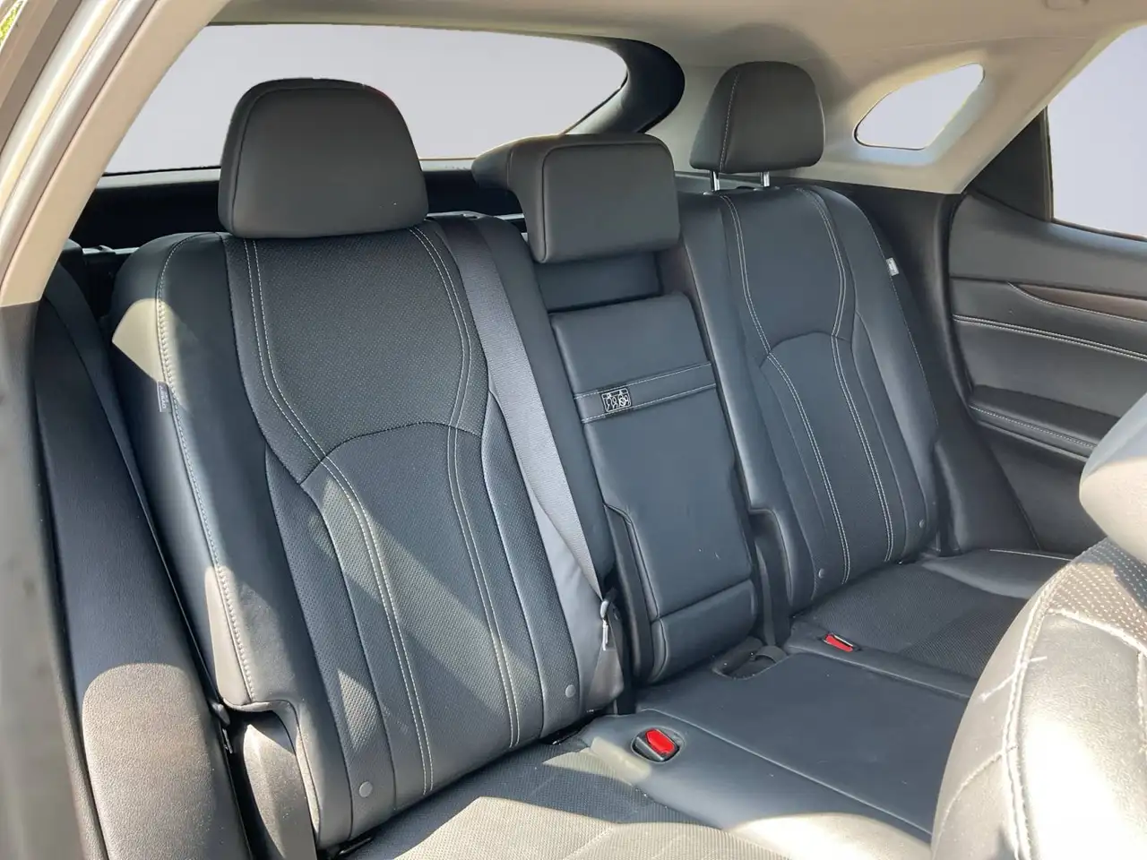 Lexus RX - Image 15