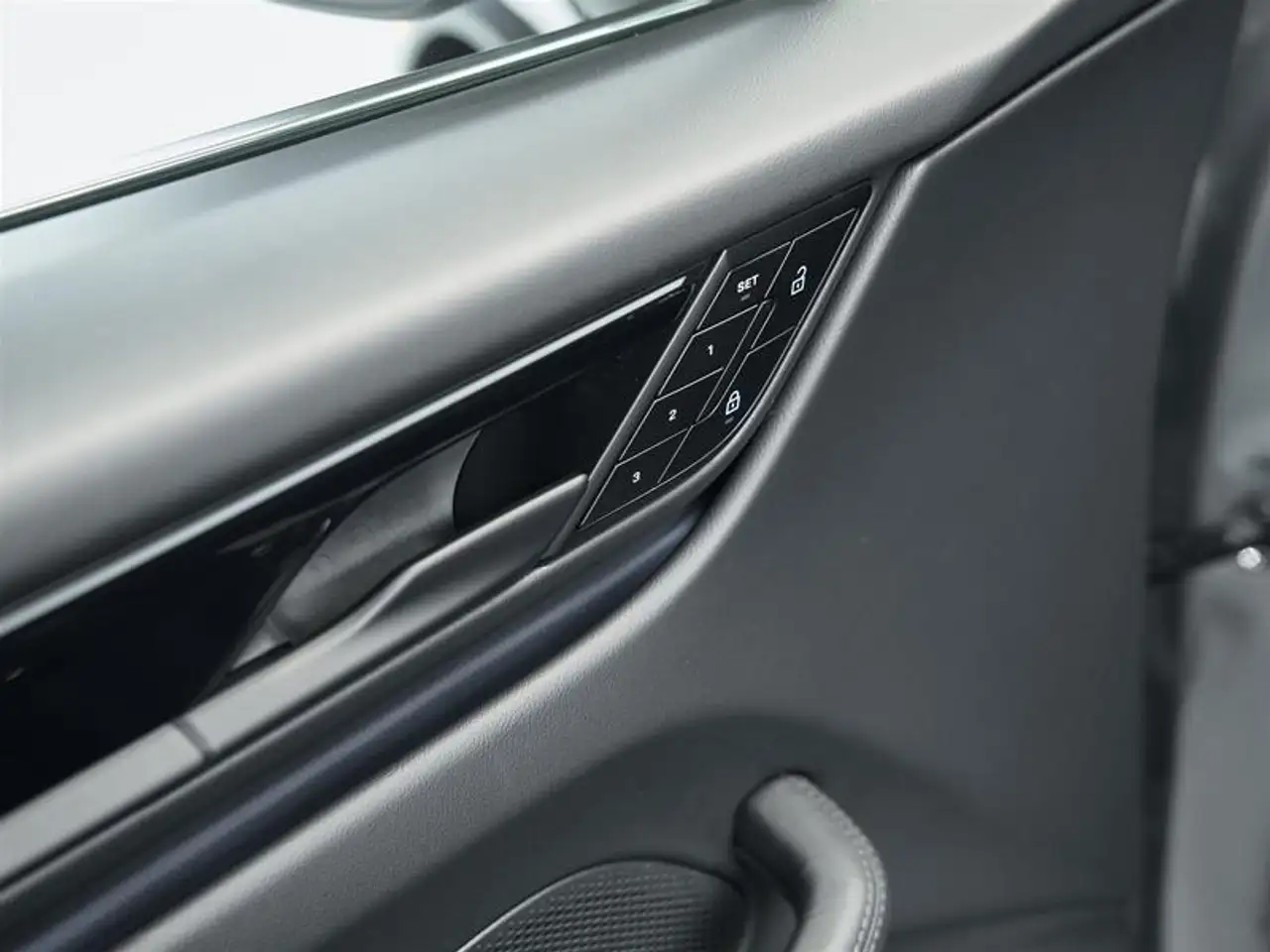 Porsche Macan - Image 27