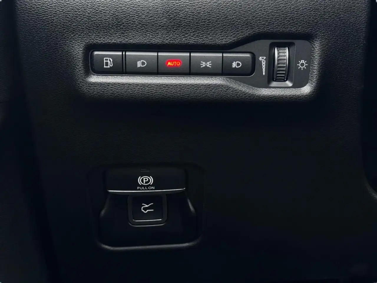 Jeep Cherokee - Image 24