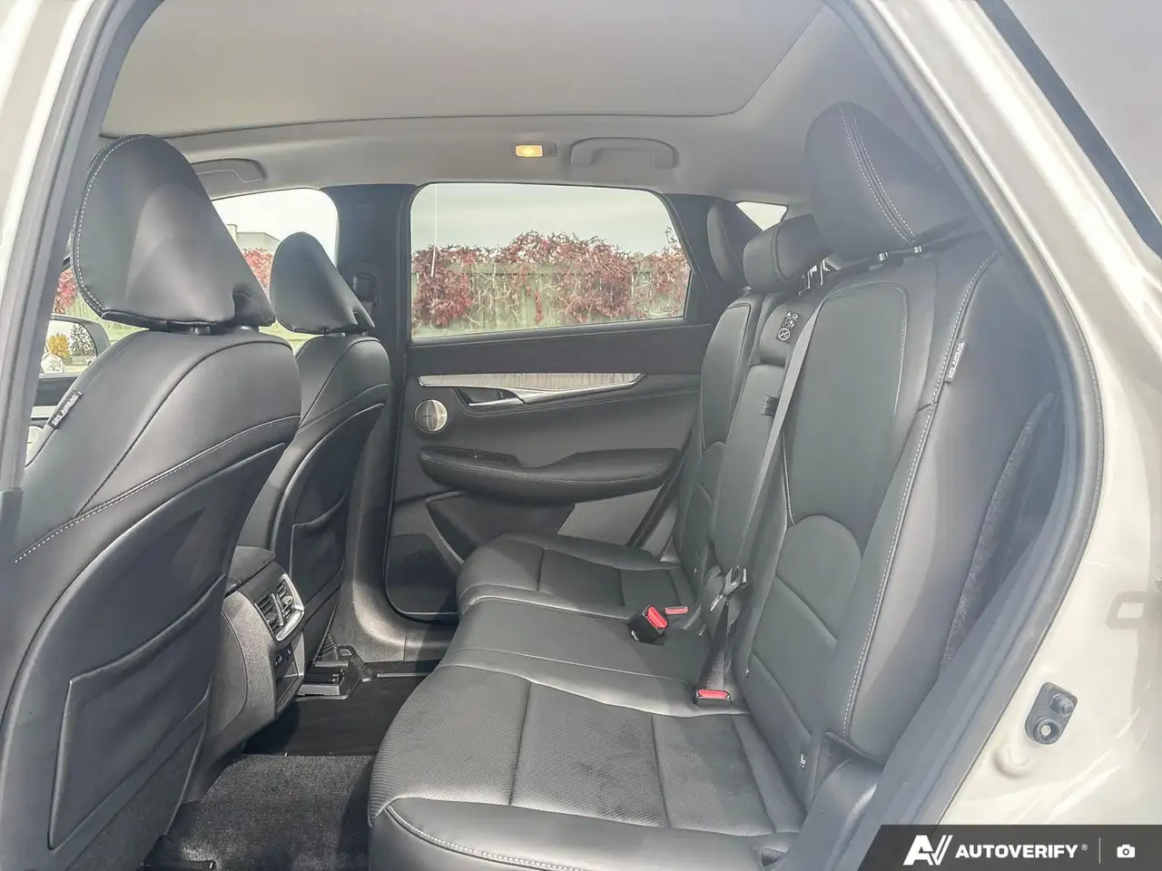 Infiniti QX50 - Image 23