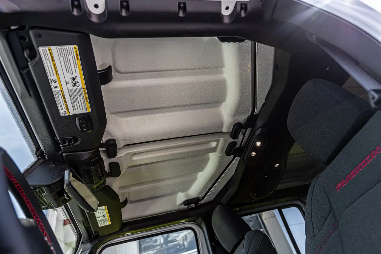 Jeep Wrangler - Image 32