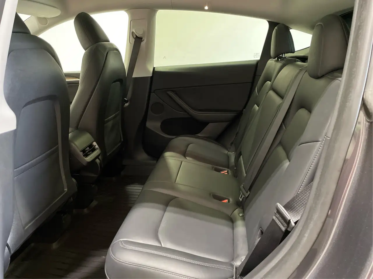 Tesla Model Y - Image 17