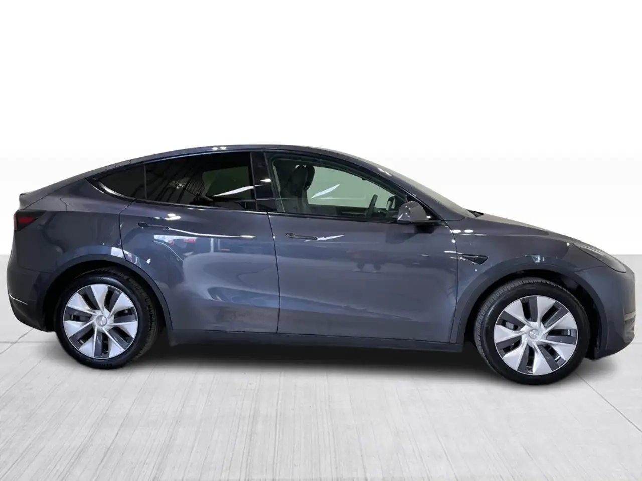 Tesla Model Y - Image 2