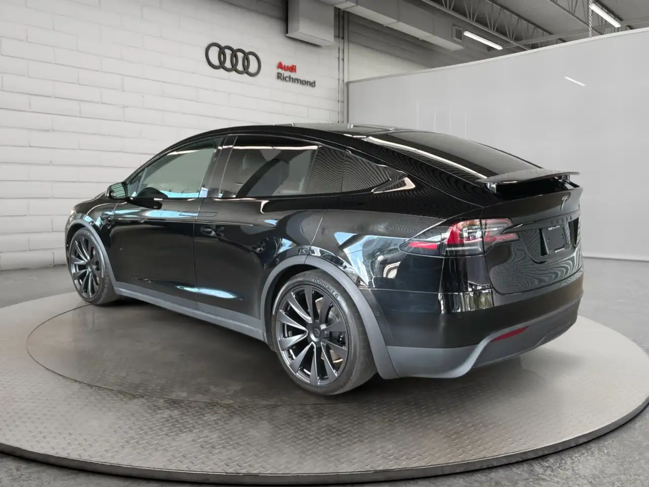Tesla Model X - Image 7