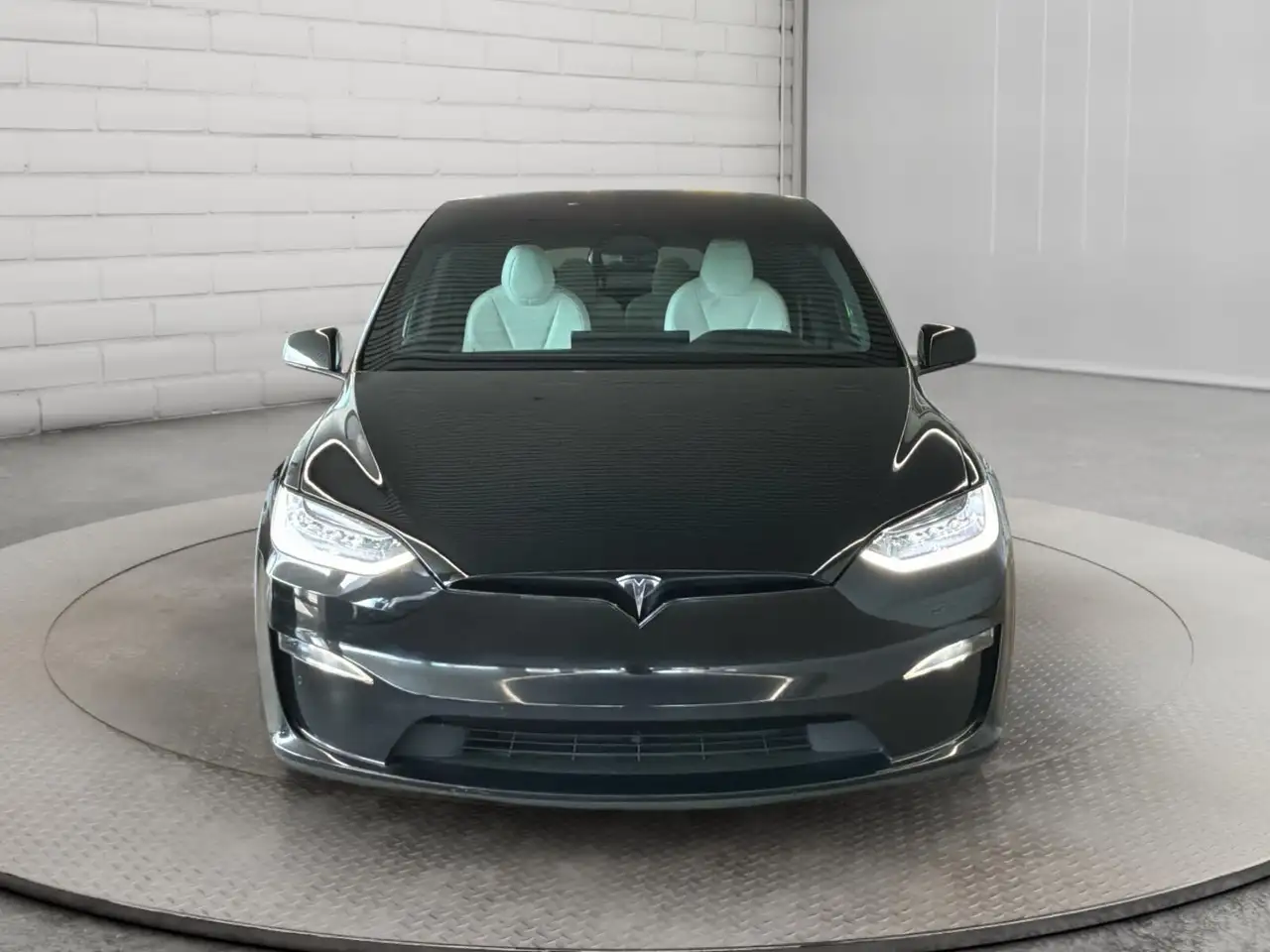 Tesla Model X - Image 2