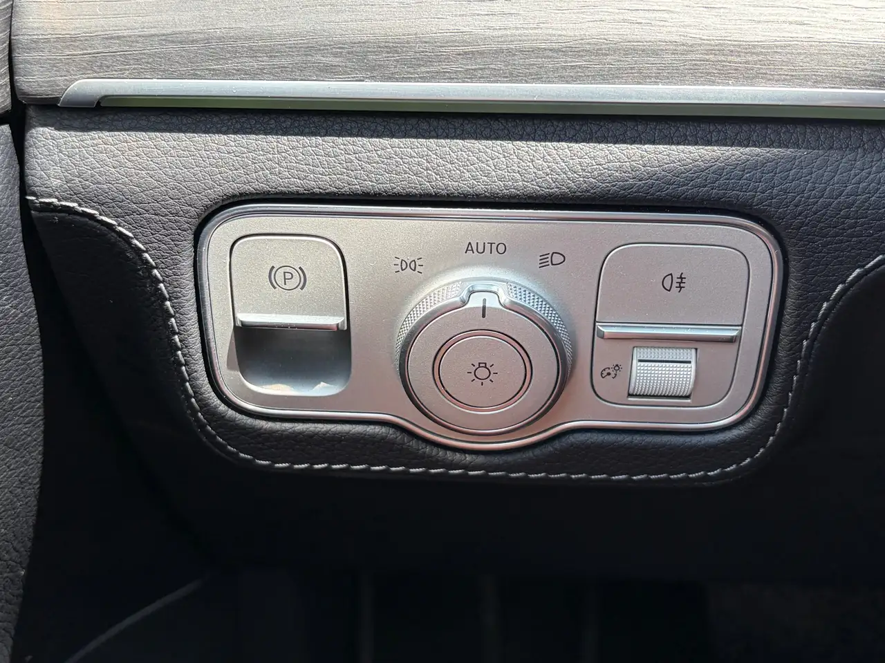 Mercedes-Benz GLE - Image 21