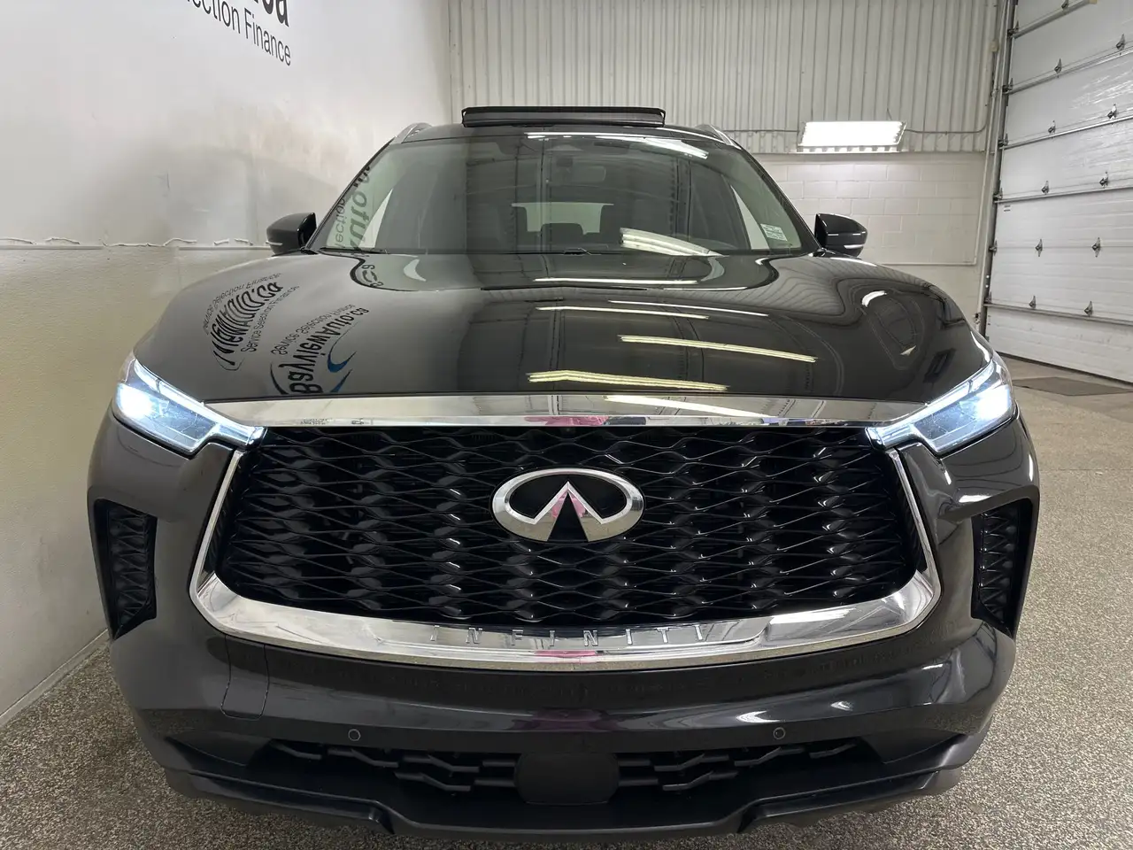 Infiniti QX60 - Image 2
