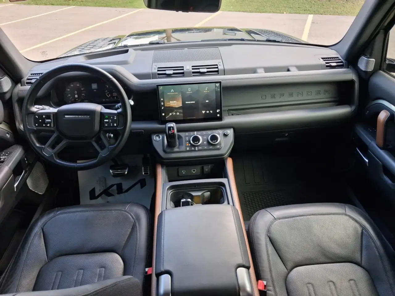 Land Rover Defender - Image 15