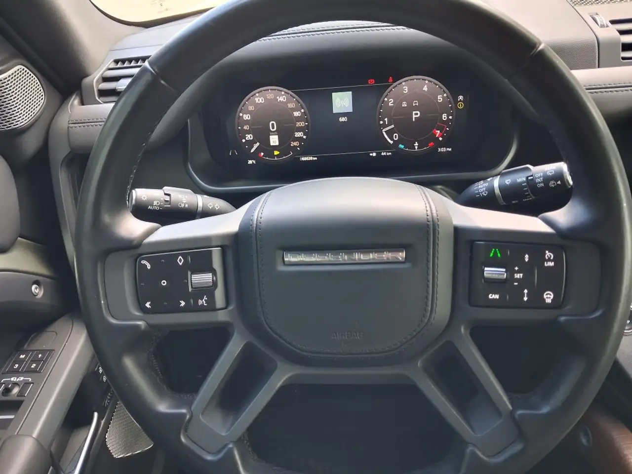 Land Rover Defender - Image 19