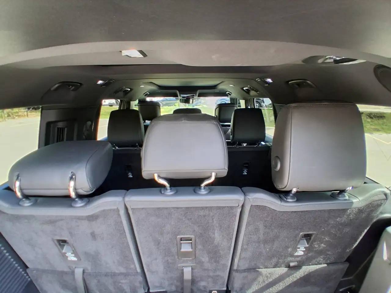 Land Rover Defender - Image 33