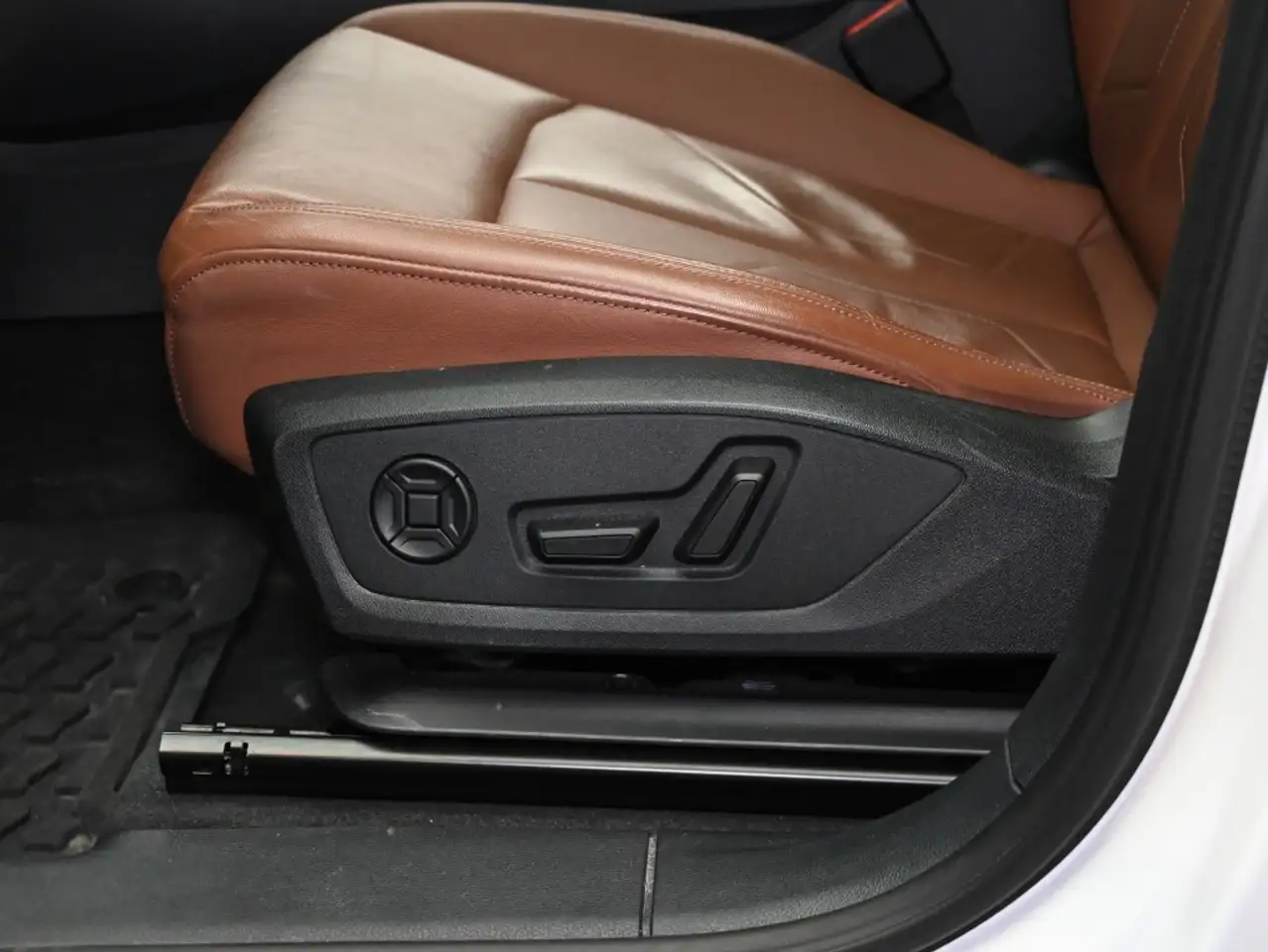 Audi Q3 - Image 23