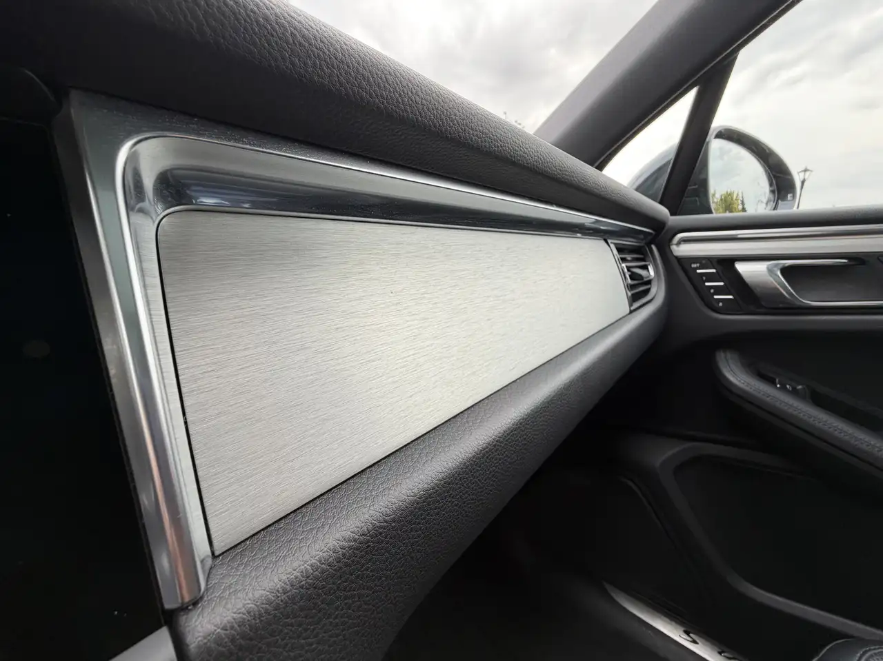Porsche Macan - Image 10
