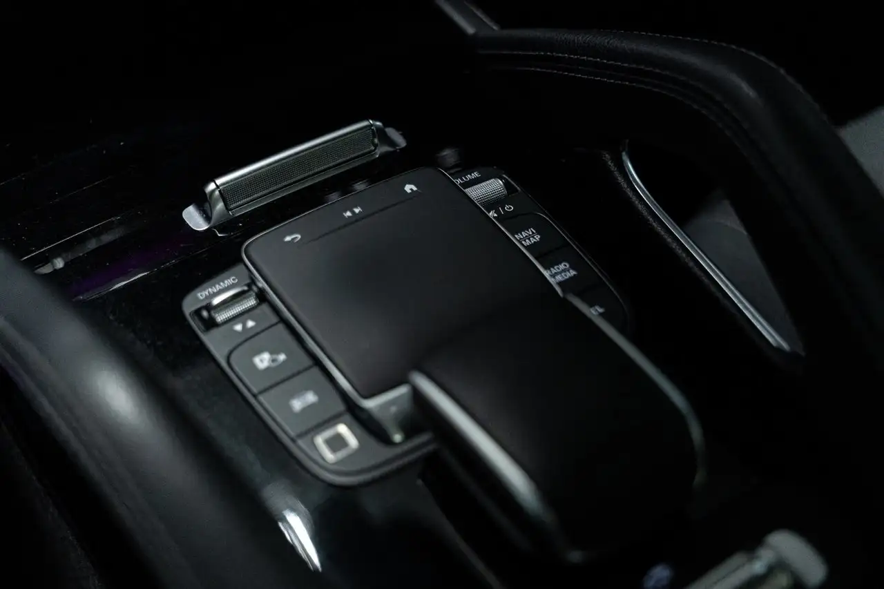 Mercedes-Benz GLE - Image 17