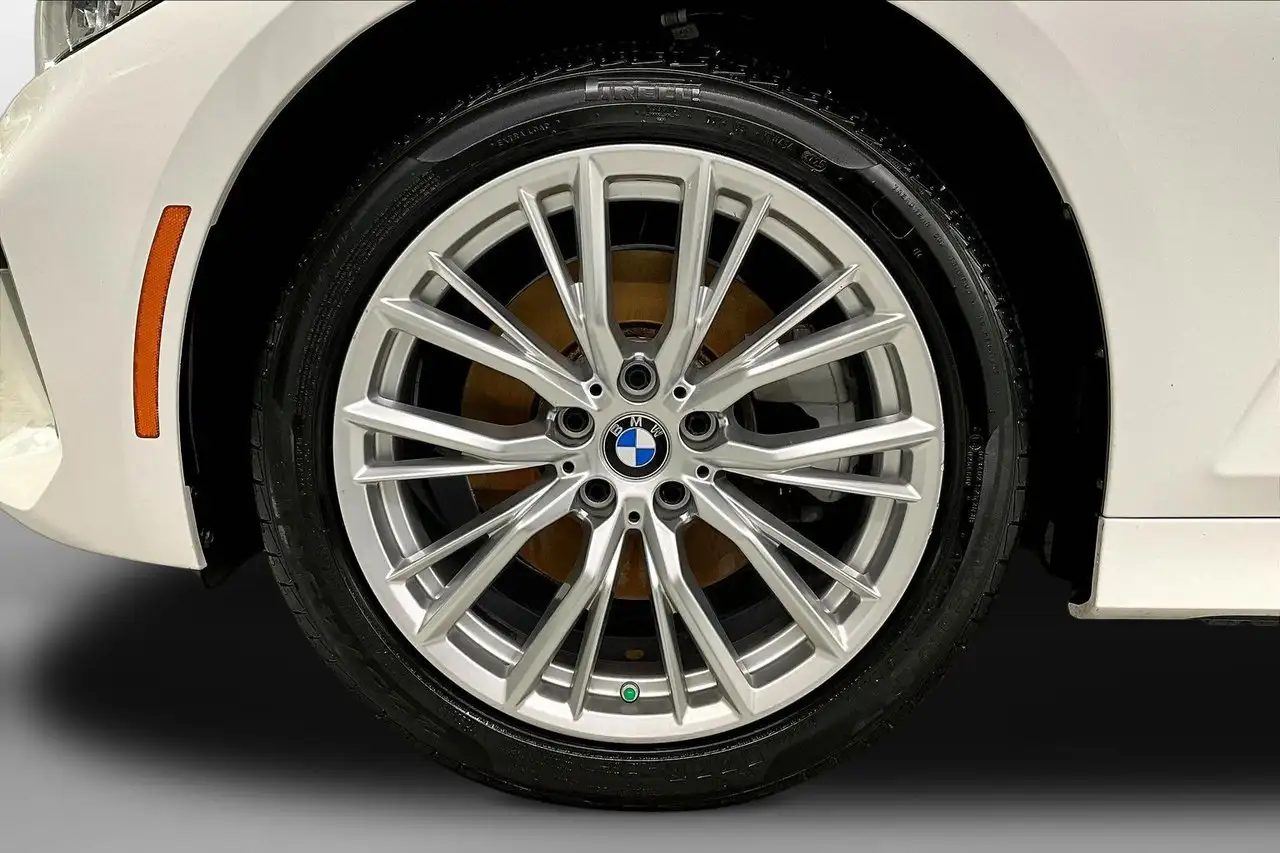 BMW 3 Series - Image 34