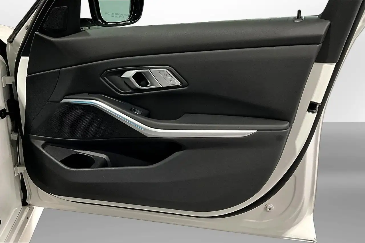 BMW 3 Series - Image 28