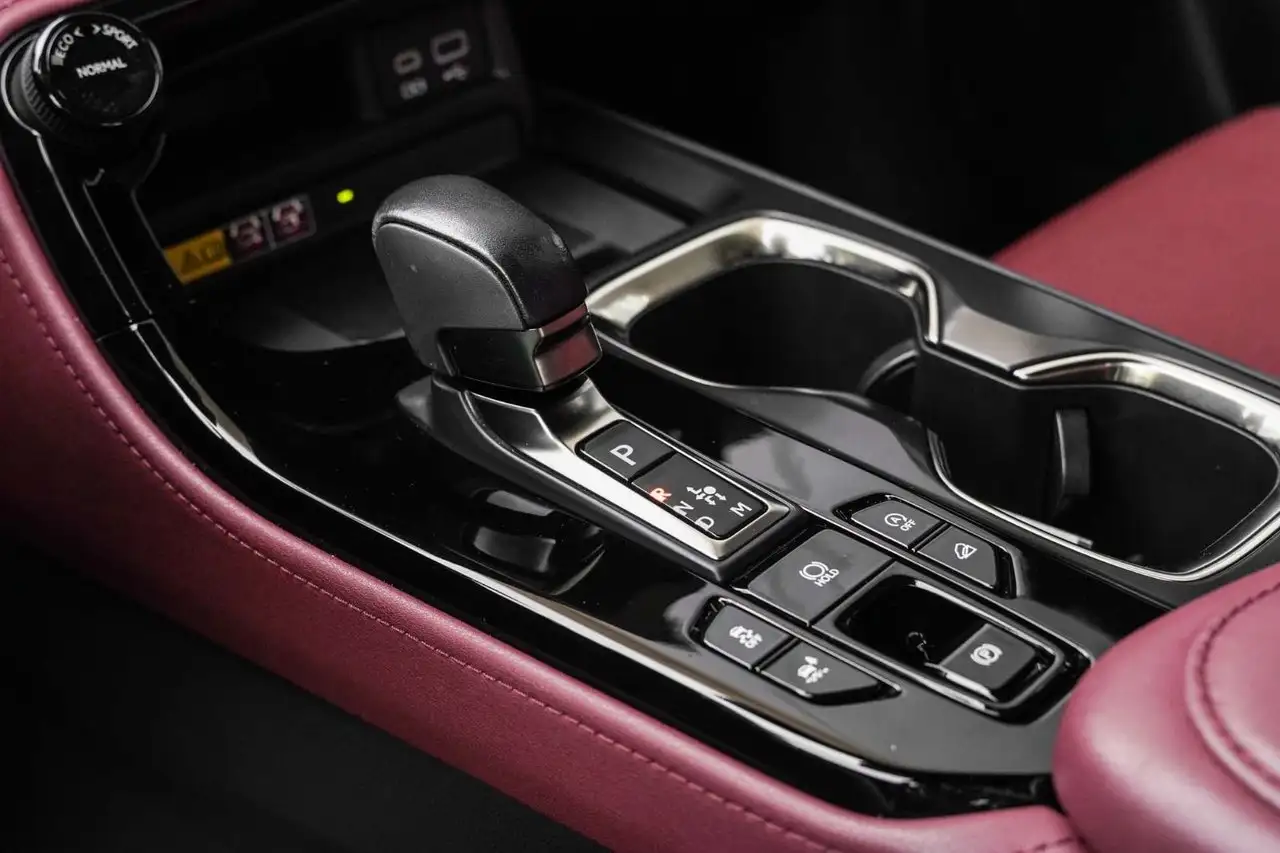Lexus NX - Image 33
