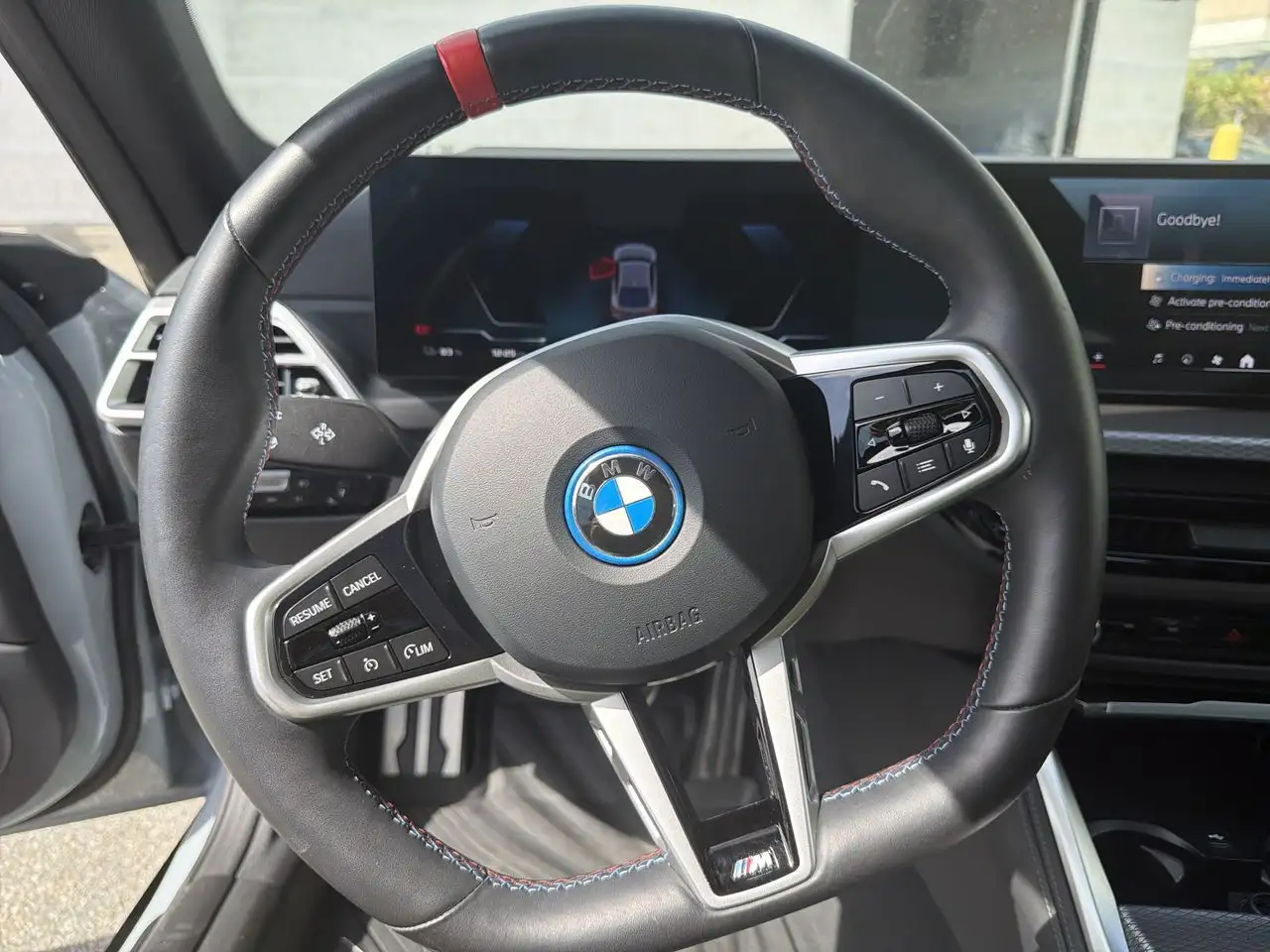 BMW i4 - Image 11