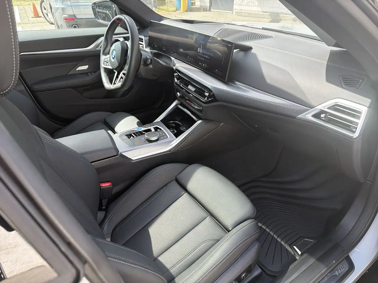 BMW i4 - Image 17