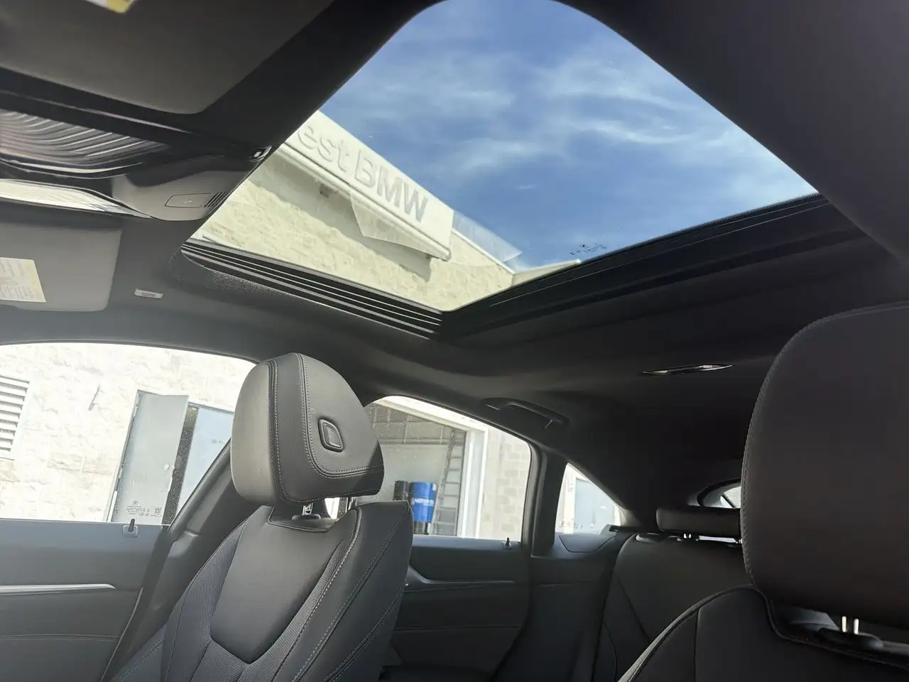 BMW i4 - Image 16