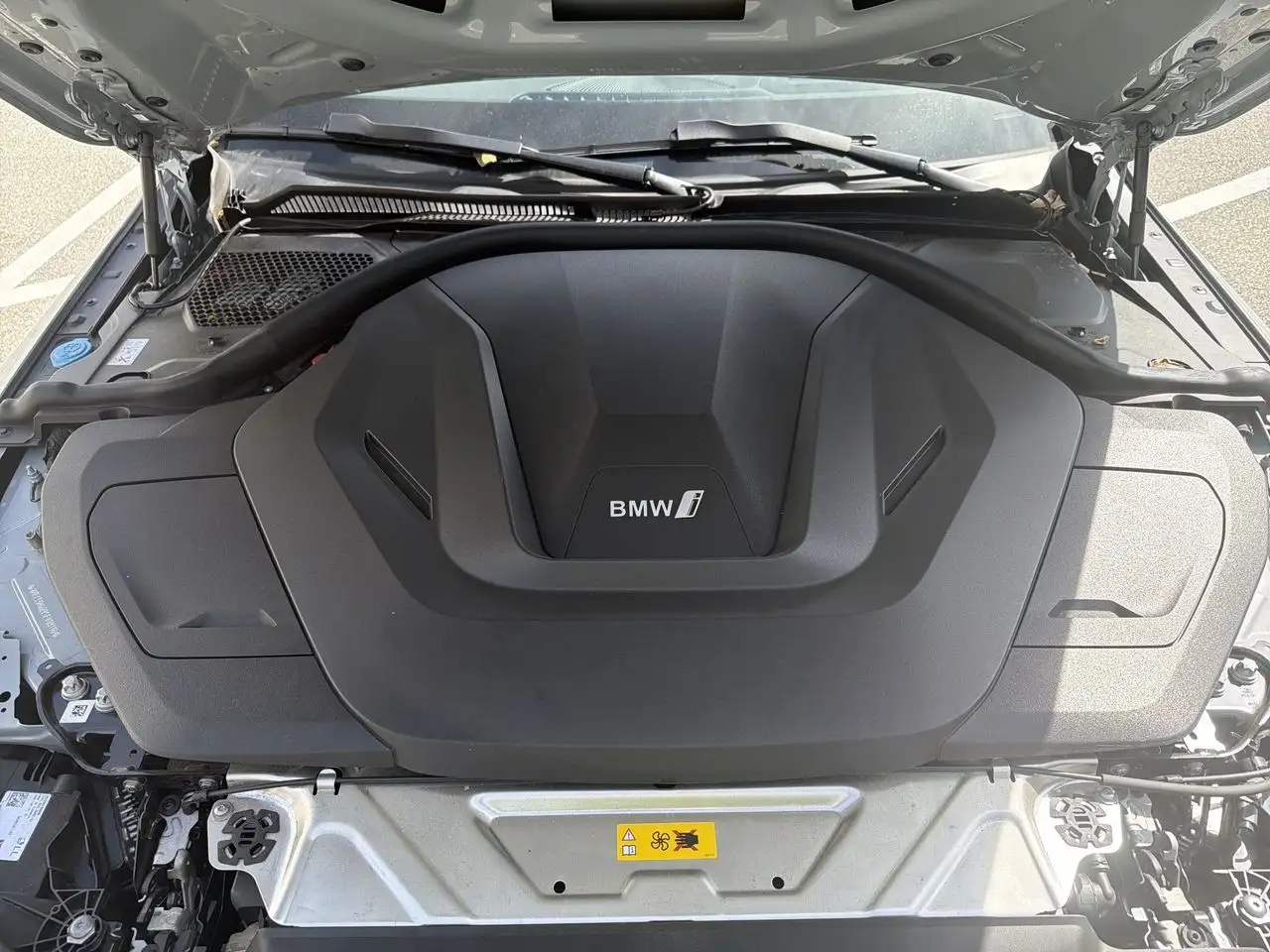 BMW i4 - Image 5