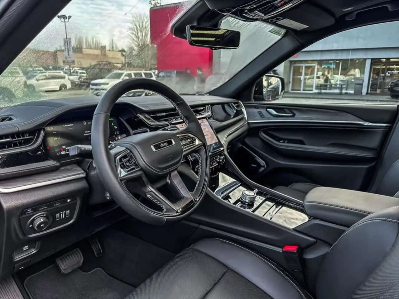 Jeep Grand Cherokee - Image 11