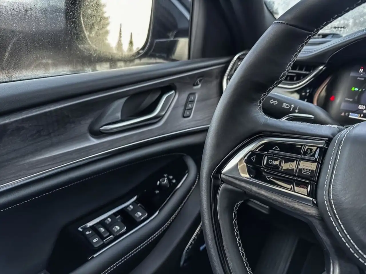 Jeep Grand Cherokee - Image 14