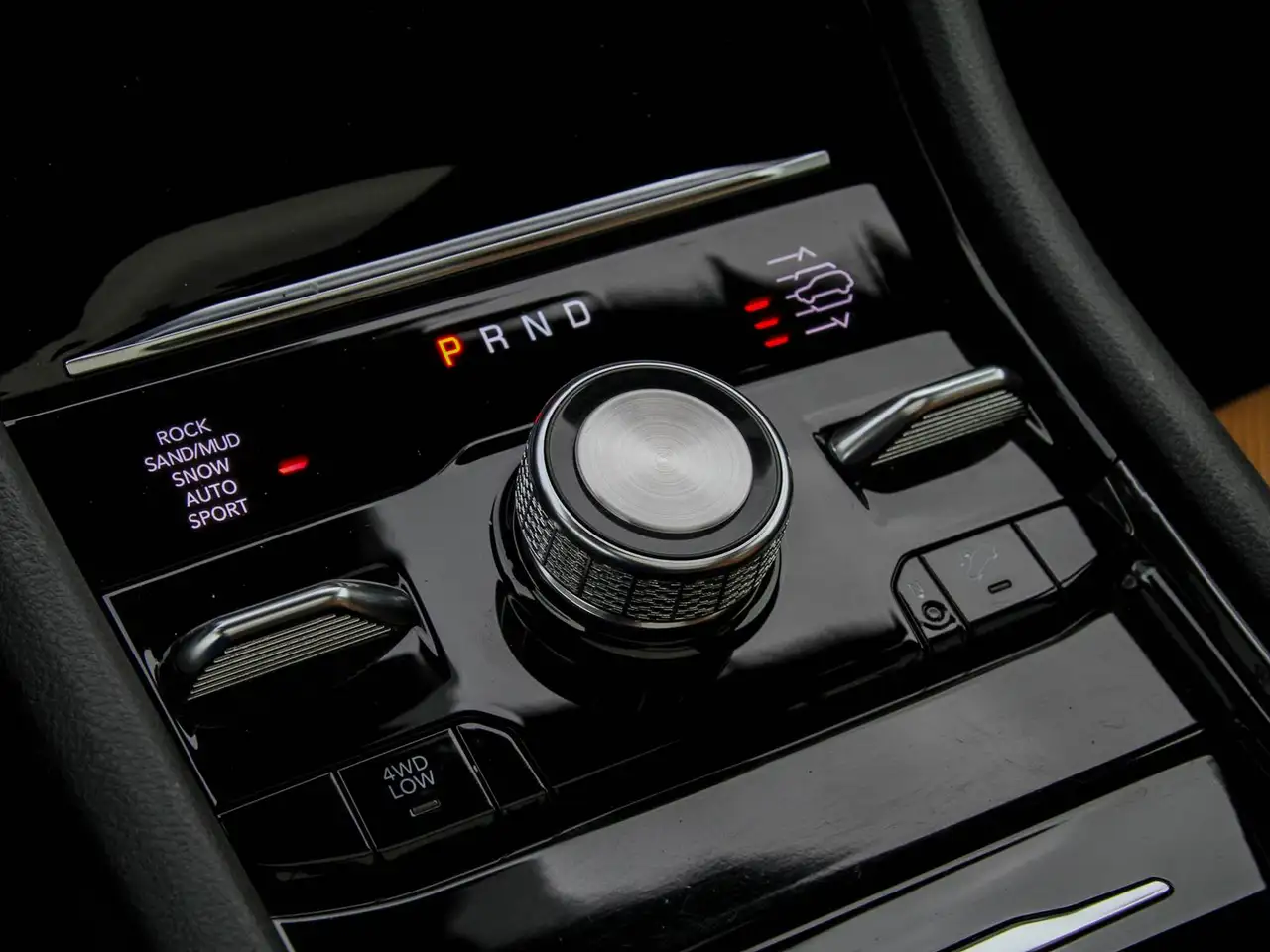 Jeep Grand Cherokee - Image 25