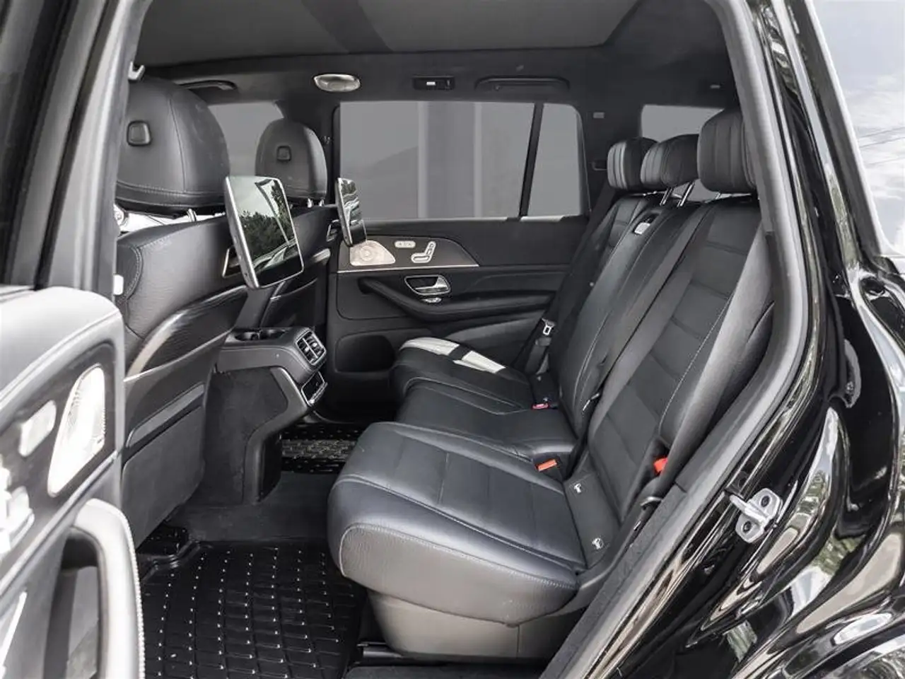 Mercedes-Benz GLS - Image 35