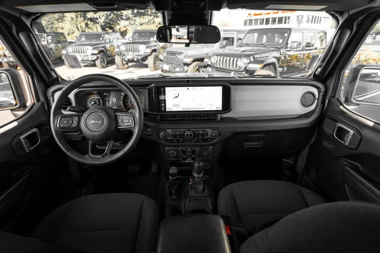 Jeep Wrangler - Image 21