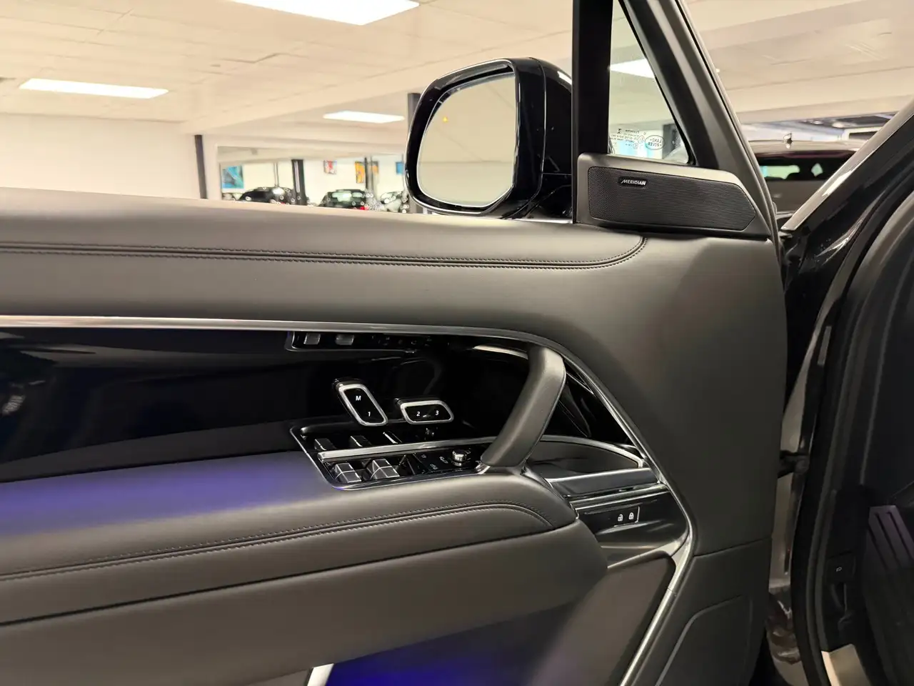 Land Rover Range Rover - Image 18